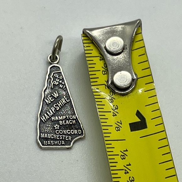 Vintage Fort Sterling Silver New Hampshire State Map Travel Charm - Picture 4 of 7